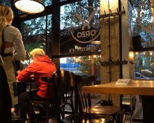 Kelnerka/ YouTube @Wersow