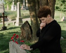 Po odejściu męża teściowa znów zaczęła tańczyć i malować usta. Jej synowie nazwali to wstydem, więc odpowiedziała im jednym listem