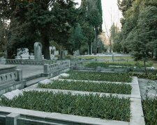 Dom pogrzebowy zdradza zarobki. Takie kwoty trafiają "na rękę"