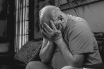 Z życia wzięte. Oddał dzieciom całe życie, a one oddały go do domu opieki. Przy oknie czekał na kogoś, kto nie przyjeżdżał