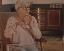 Odepchnięta teściowa, źródło: YouTube/ Inner Toxic Relief