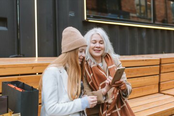 starsza Pani i dziewczyna @pexels
